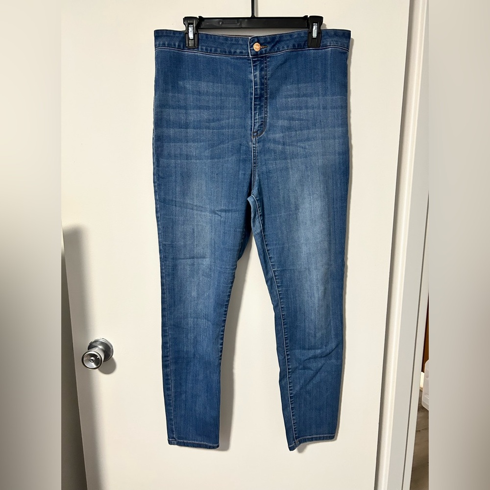 Guess Women's Ultra High Rise Jeans size 34